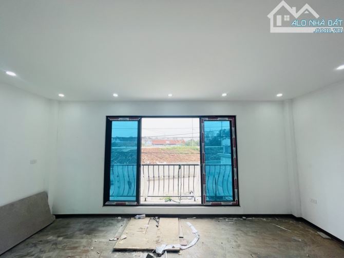 BÁN NHÀ 8,6 TỶ 5 TẦNG 40M, CÓ THANG MÁY, Ô TÔ ĐỖ CỬA, ĐƯỜNG TRƯỚC NHÀ 2 Ô TÔ TRÁNH - GẦN Đ - 1