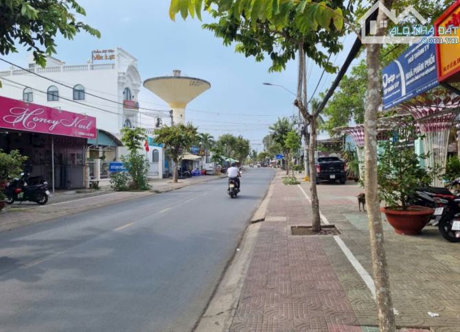 🌳 Cần bán nền mặt tiền đường Lê Lợi .  👍 Vị trí : gần bồn nước, cafe Lê Lợi . Đất thuộc - 1