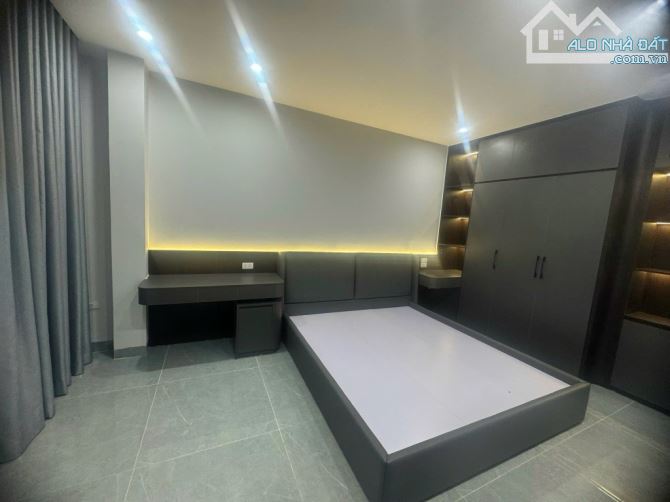 Bán nhà Nguyễn Văn Cừ 36m x 6 Tầng Giá 8,3 Tỷ Thang Máy Ô Tô Đỗ Full Nội Thất - 1