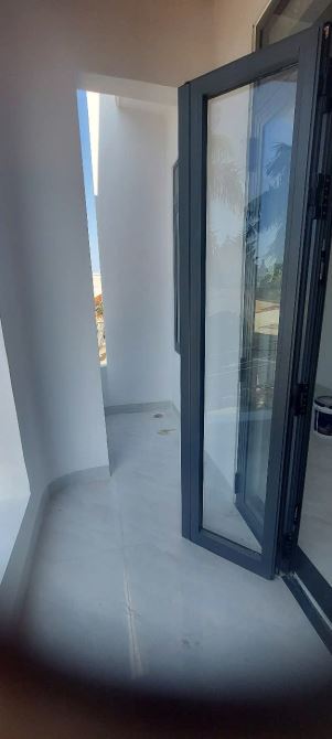 BÁN GẤP  NHÀ GẦN CHỢ THẠNH PHÚ 1T 1L 3PN 2WC 1PK SÂN TRƯỚC ĐỂ XE HƠI 7C gía 1ty500 SHR . - 1