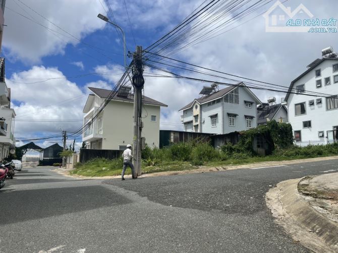 Nhà Mặt Tiền Trần Anh Tông, P8 Đà Lạt, cách Hồ Xuân Hương 1km, DT 4.5mx16mđường bằng phẳng - 1