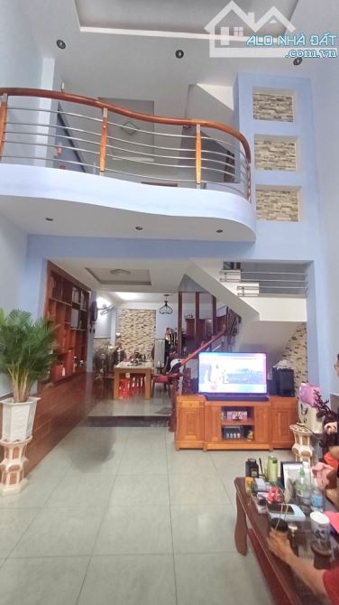 VỊ TRÍ VÀNG HXH - GẦN CHỢ HẠNH THÔNG TÂY - LỘC CHỦ ĐỔI NHÀ TO - 60M2 - GIÁ 7.X TỶ - 1