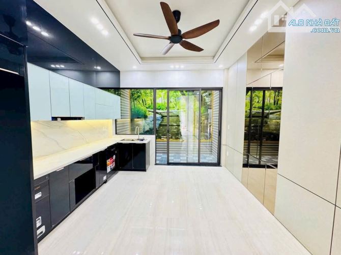 - Nhà TĐC A51 Hồ Sen - Lê Chân - HP đường nhựa 15m vỉa hè 3m ko lỗi lầm !!!! - 60m2 x 5 tầ - 1