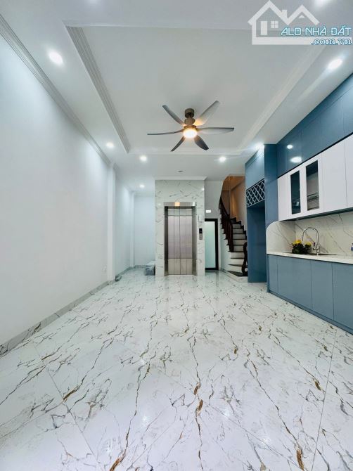 BÁN NHÀ PHỐ GIÁP BÁT-MỚI KOONG-ÔTÔ 30M-NGÕ THÔNG-THANG MÁY SỔ A4 40M2 6T MT4.3M GIÁ 8.6 TỶ - 1