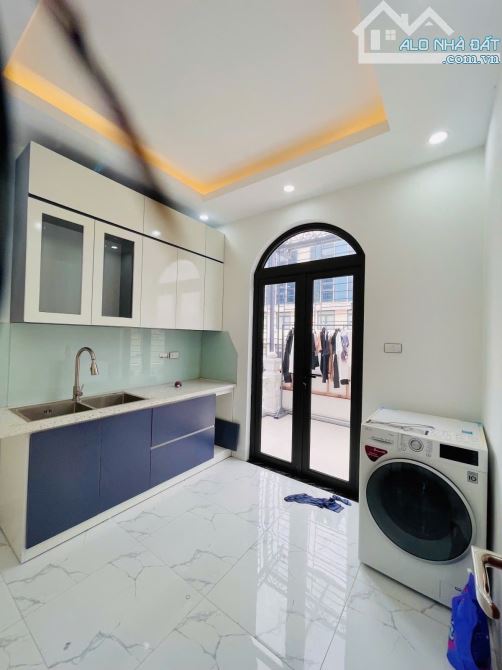Bán nhà phân lô 2 mặt ô tô -  kinh doanh tại Xuân Thuỷ, 7 tầng, thang máy, 50m2, 15.x tỷ - 1