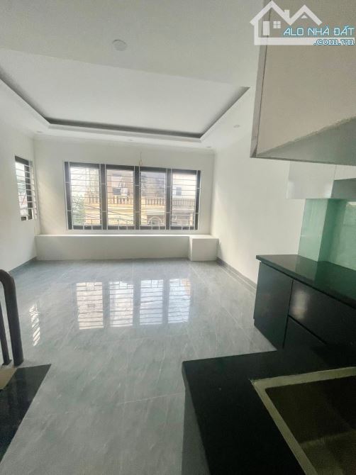 BÁN NHÀ BỒ ĐỀ - 11 TỶ - 54M2 - MT5M - Ô TÔ TRÁNH - KD - THANG MÁY - 1