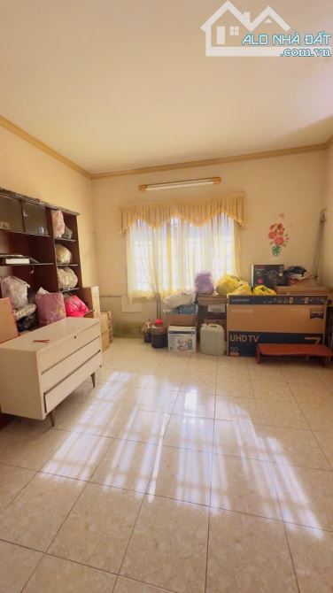 BIỆT THỰ LÔ GÓC, DT 212M², 7PN, KIẾN TRÚC KIỂU PHÁP, NGAY LÊ VĂN VIỆT - 1