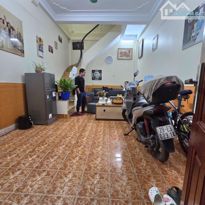 💥 Bán nhà ở phố Hào Nam 28m 5 tầng gần phố giá cả có bớt - 1