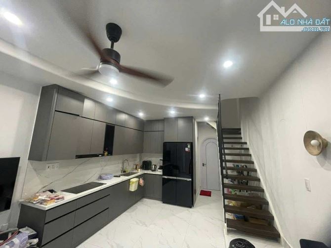 4.75Tỷ - NHÀ 2 TẦNG LUNG LINH - 4x14 56m2 - NGAY LÊ VĂN VIỆT - TRƯỜNG ĐH TÀI CHÍNH - 1
