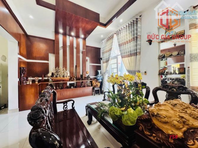Biệt thự siêu đẹp tâm huyết gia chủ 268m2 giá 11 tỷ cần bán ngay Vincom sổ sẵn công chứng - 1