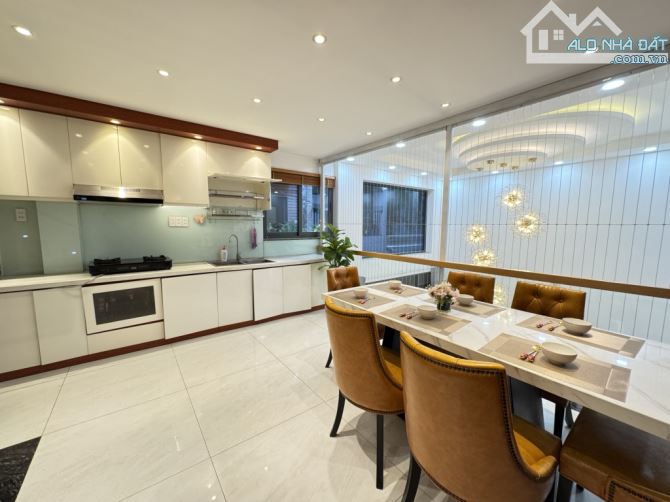 KHU PHỐ PHÂN LÔ ĐỒNG BỘ - MỚI XÂY FULL NỘI THẤT - VÀI BƯỚC CHÂN RA MẶT TIỀN - 6.9T - 13