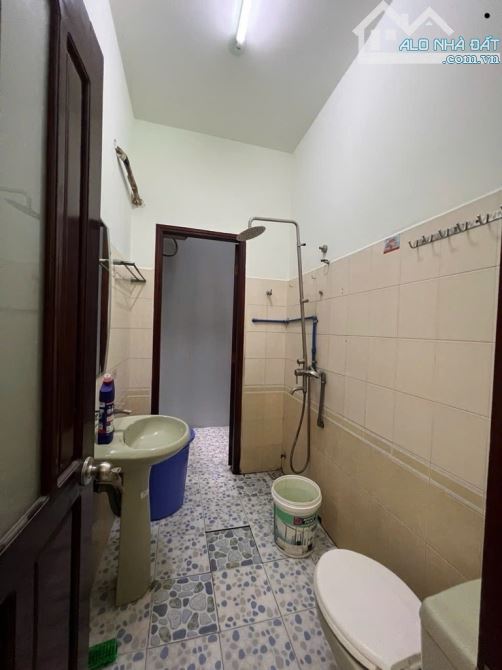 Bán gấp nhà đẹp ở ngay Phú Định, hẻm 4m rộng rãi, cao ráo, 100m2, ngang 5m, SHR. - 2