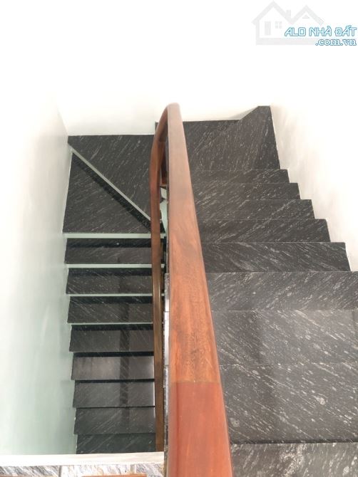 BÁN NHÀ 8,6 TỶ 5 TẦNG 40M, CÓ THANG MÁY, Ô TÔ ĐỖ CỬA, ĐƯỜNG TRƯỚC NHÀ 2 Ô TÔ TRÁNH - GẦN Đ - 2