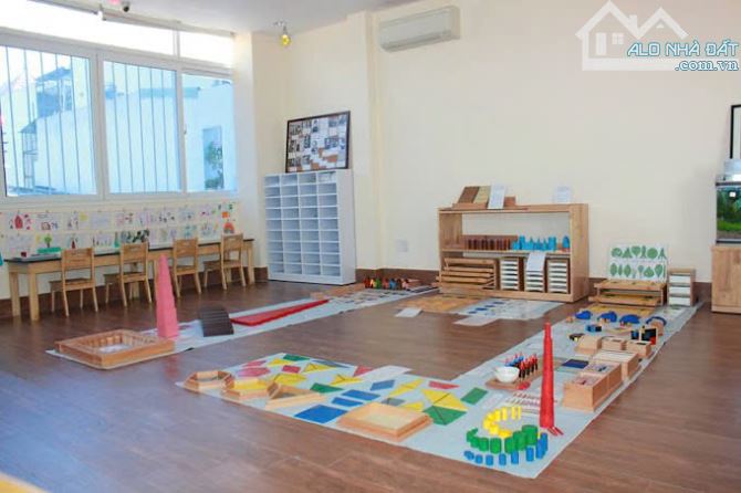 Nhà mặt tiền Đoàn Thị Điểm, Phú Nhuận. DTSD 600m2, trệt 3 lầu giá 80 tr - 2