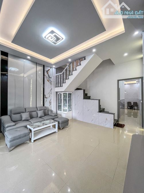 Bán nhà đường Nguyễn Văn Linh hẻm nhánh lộ ÔTÔ - 2