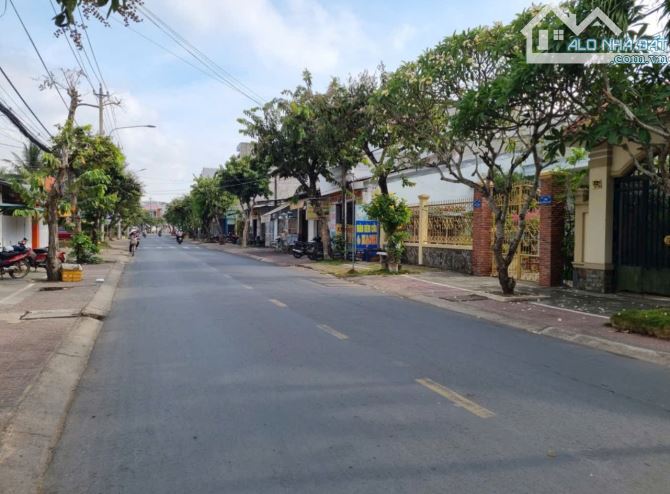 🌳 Cần bán nền mặt tiền đường Lê Lợi .  👍 Vị trí : gần bồn nước, cafe Lê Lợi . Đất thuộc - 2