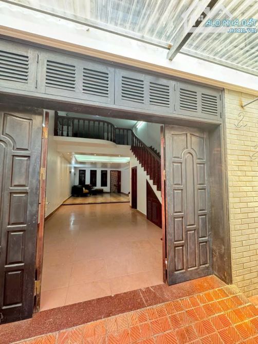 NHÀ ĐẸP DÂN XÂY CÁCH PHỐ 10M - Ô TÔ VÀO NHÀ - 5 TẦNG 85M2 NHỈNH 17 TỶ - 2