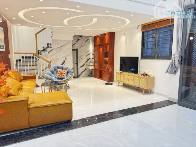 KHU PHỐ PHÂN LÔ ĐỒNG BỘ - MỚI XÂY FULL NỘI THẤT - VÀI BƯỚC CHÂN RA MẶT TIỀN - 6.9T - 2