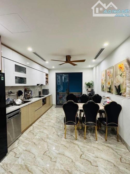 BÁN NHÀ PHÂN LÔ PHỐ NGỌC LÂM LONG  BIÊN 15 TỶ DT 70m2 x MT: 6m x 4.5 TẦNG  KINH DOANH  Ô T - 2