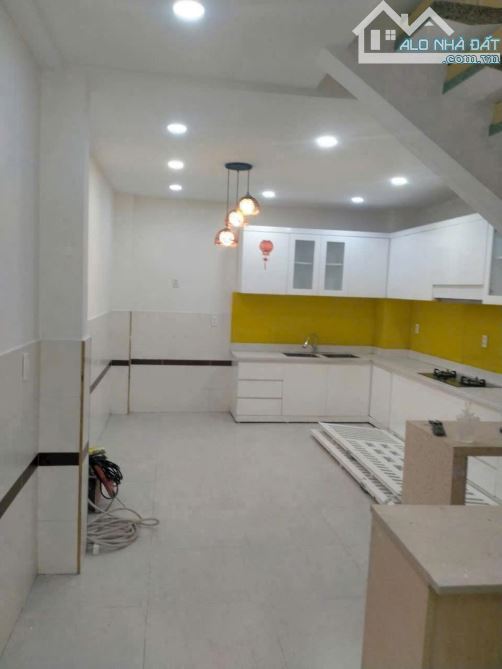 NGAY Khu chung cư Khang Gia - Phan Huy Ích; SIÊU THỊ Emart 2 - DTich 5.5*16(5PN) HXH thông - 2