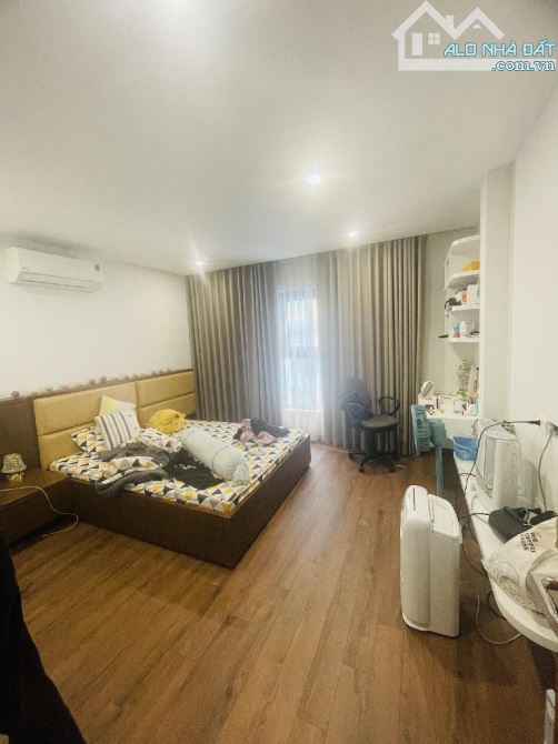 BÁN NHÀ PHỐ QUÁN SỨ-HOÀN KIẾM -CÁCH PHỐ 20m -NHÀ 5 TẦNG-DT 40 m2- nở Hậu - 2