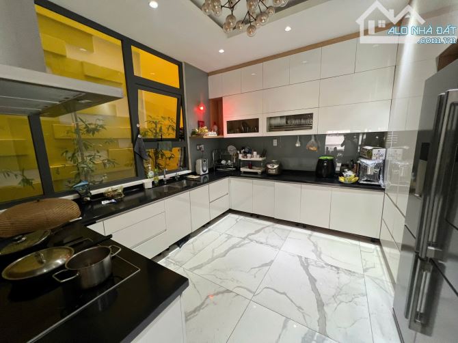 VILLA Nguyễn Văn Thương,P.25, Bình Thạnh .-DT: 9x14m. 3 tầng. tặng hết nội thất cao cấp. - 2