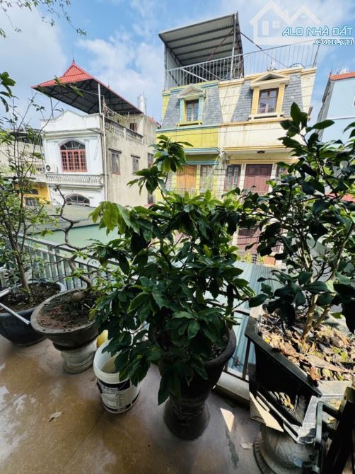 Nhà 5 tầng, ô tô vào nhà phố Ngô Gia Tự-Việt Hưng-Long Biên. DT 57m2 x 5 tầng. Giá 9.7 tỷ - 2