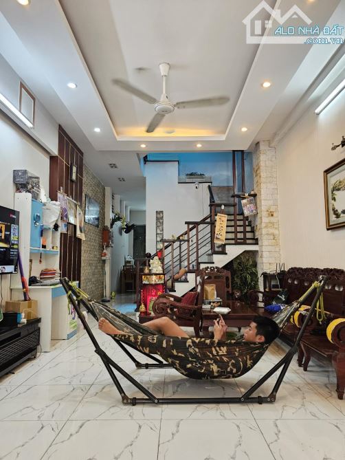 BÁN NHÀ MẶT TIỀN ĐƯỜNG SỐ 3, RỘNG 14 M , CÓ LỀ ĐƯỜNG  , TÂN KIỂNG QUẬN 7 . CHỈ  15.5 tỷ - 2