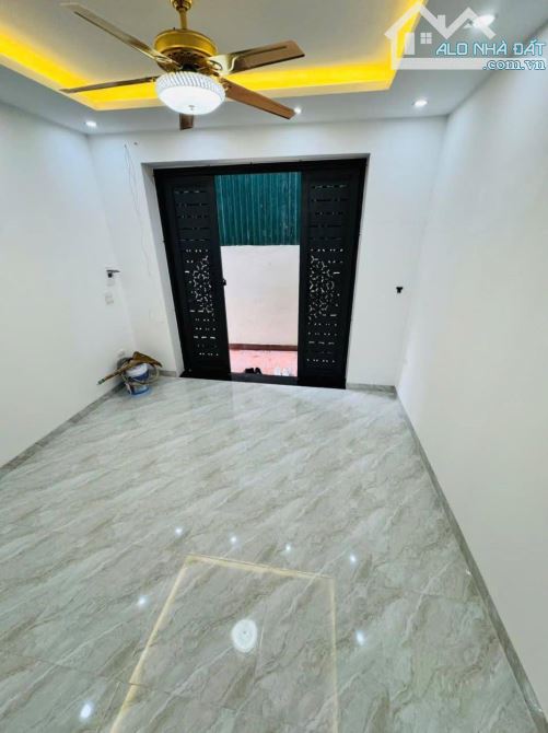 Bán Nhà Vĩnh Hưng 33M x 5T +5,6 Tỷ - Ô Tô 10m- Nhà Mới  - Gần Phố - 2