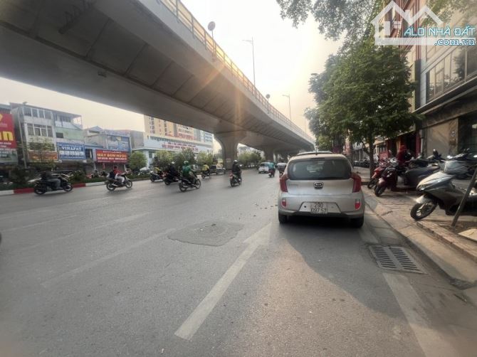 Siêu phẩm tòa CCMN Trường Chinh gần Đại học Y Hà Nội 135m2x8T MT10m 28PKK thu 1.8 tỷ - 2