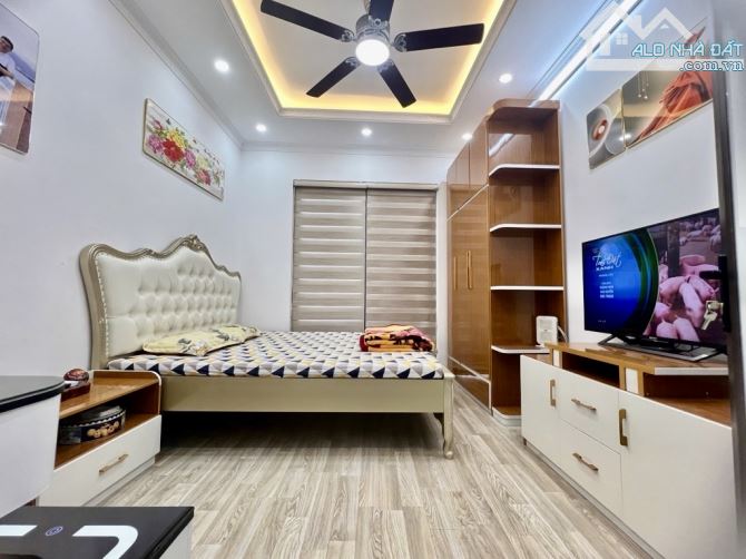 Bán Nhà Quận Long Biên 40m2-hơn 6 tỷ-DÂN XÂY-Ô TÔ-FULL NỘI THẤT-PHÁP LÝ CHUẨN-SỔ VUÔNG - 2