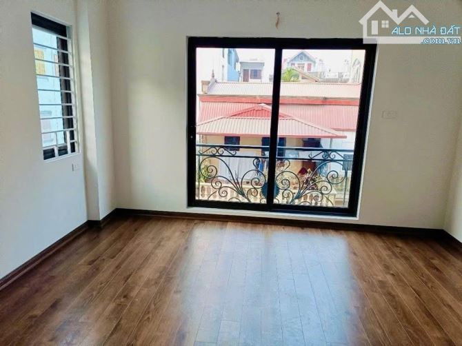 BÁN NHÀ BỒ ĐỀ - 11 TỶ - 54M2 - MT5M - Ô TÔ TRÁNH - KD - THANG MÁY - 2