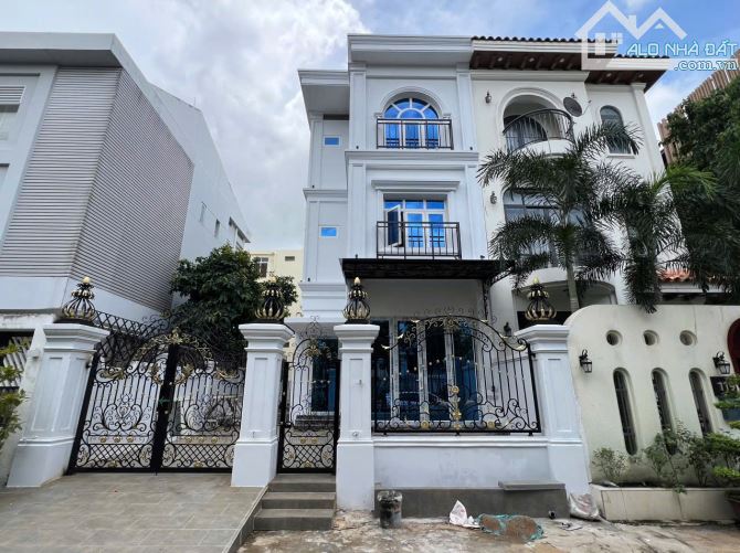Biệt thự Song lập Mỹ Hưng - Phú Mỹ Hưng, quận 7  - Diện tích: 8.13x19m2  - CN:154,4m2 - 2