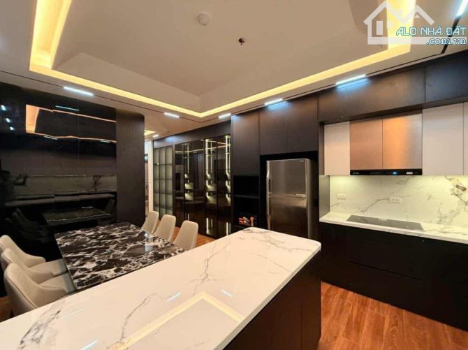 TOÀ APARTMENT 9 TẦNG với 23 PHÒNG KHÉP KÍN, PEN-HOUSE VIEWS TRỌN HỒ TÂY, DOANH THU 200tr - 2