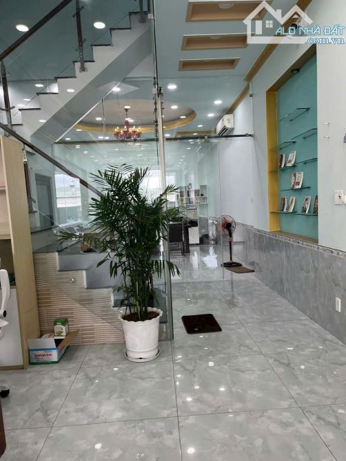 Bán Gấp Nhà Mặt Tiền Kinh Doanh Chợ Đoàn Thị Kia Dĩ An - 2