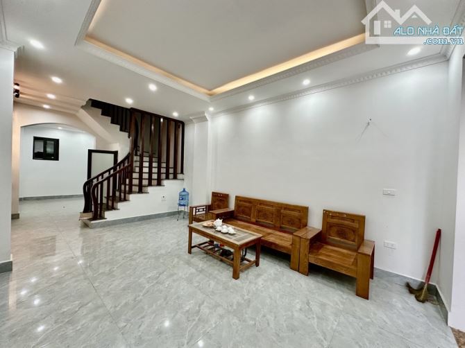 Nhà 5tầng phố Trần Thái Tông Trung tâm – Ngõ thông, ô tô đỗ cửa 45m.12ti100 - 2