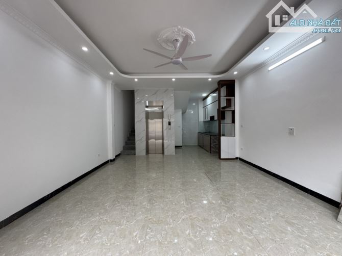 Bán nhà Nguyễn Văn Cừ 36m x 6 Tầng Giá 8,3 Tỷ Thang Máy Ô Tô Đỗ Full Nội Thất - 3