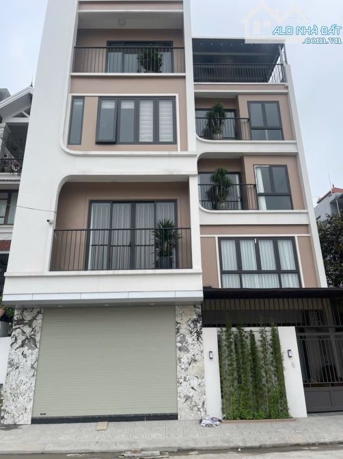 SIÊU HÓT TĐC NGỌC THUỴ VỈA HÈ 25M -GARA 7 CHỖ VÀO NHÀ - THANG MÁY FULL ĐỖ 15TỶ - 3