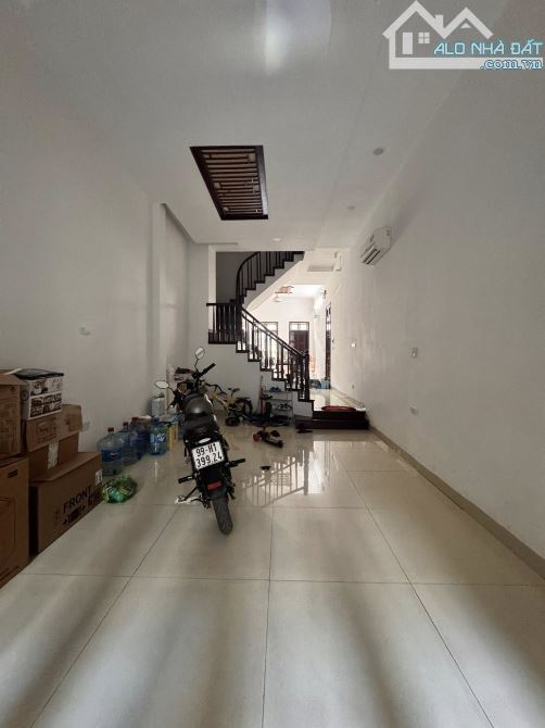 Hàng Hiếm. Bán Nhà 4 Tầng Ngõ ôtô Phố Trung Kính. 59m2 - MT:4m. Gần Phố, Ở Ngay. - 3