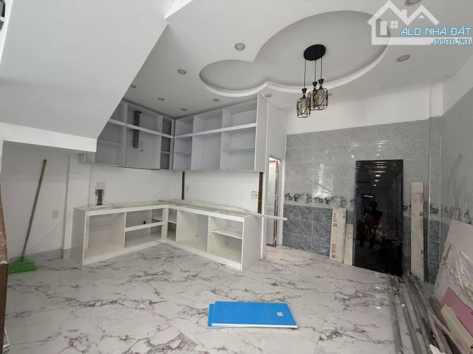 Bán nhà 3 tầng mới tinh, sân cổng riêng tại Cống Mỹ - Nam Sơn giá 1,9 tỷ - 52m2 - 3