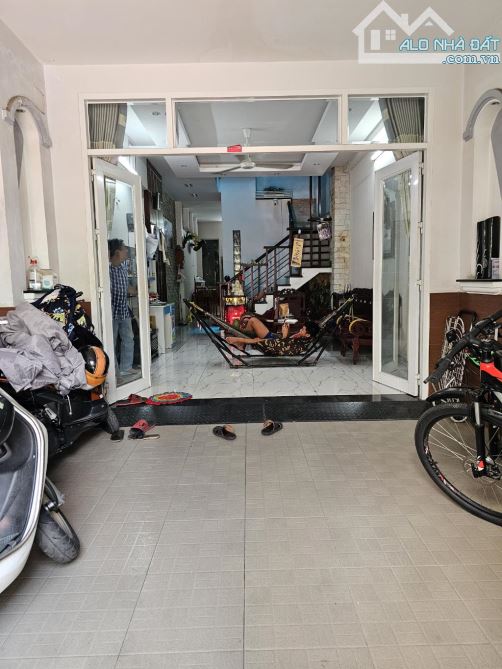BÁN NHÀ MẶT TIỀN ĐƯỜNG SỐ 3, RỘNG 14 M , CÓ LỀ ĐƯỜNG  , TÂN KIỂNG QUẬN 7 . CHỈ  15.5 tỷ - 3