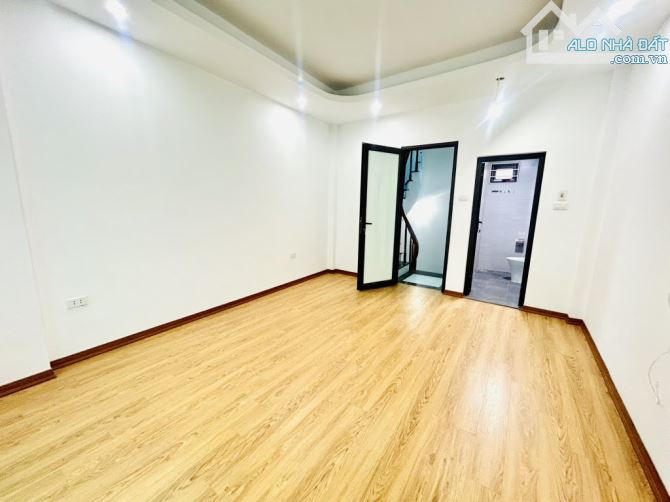 Bán Nhà Vĩnh Hưng 33M x 5T +5,6 Tỷ - Ô Tô 10m- Nhà Mới  - Gần Phố - 3