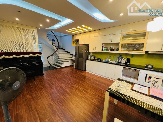 Bán nhà phân lô gara ô tô Yên Hòa, Cầu Giấy 41m mặt tiền 5.2m kinh doanh 12 tỷ - 3