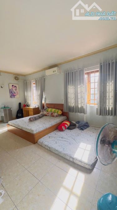 BIỆT THỰ LÔ GÓC, DT 212M², 7PN, KIẾN TRÚC KIỂU PHÁP, NGAY LÊ VĂN VIỆT - 3