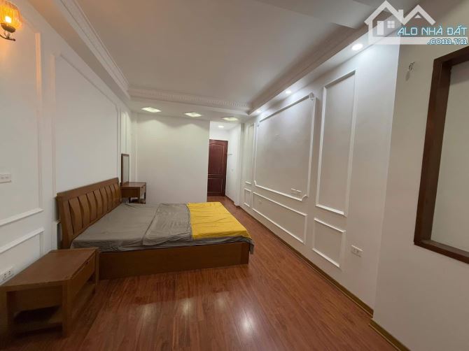 Bán nhà mặt phố Minh Khai, DT 60m, 6 tầng thang máy, MT 5.7m, giá 37 tỷ.