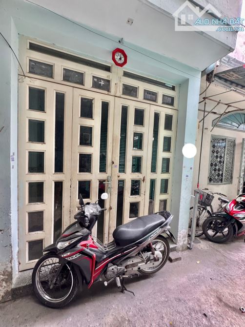 ✨ Nhà 2 Tầng gần Chợ Tân Hương, cách Mặt Tiền chỉ 30M, DT 28M2 (Ngang 3.6M x 9M) - 3,38 TỶ - 4