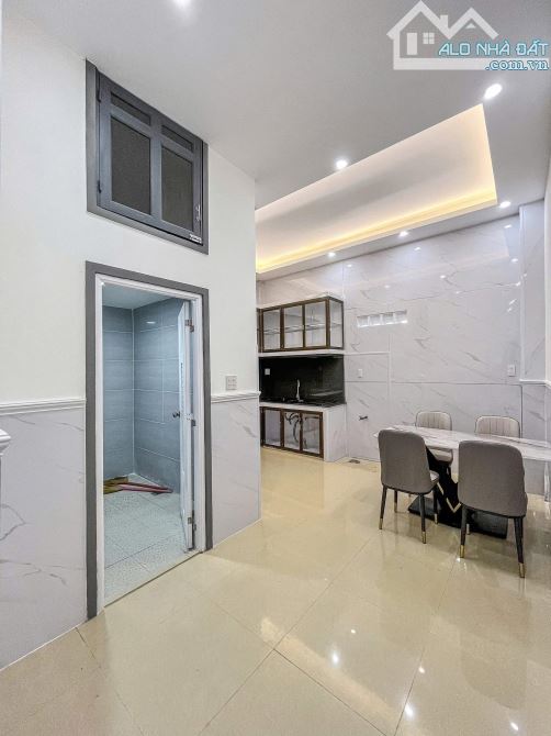 Bán nhà đường Nguyễn Văn Linh hẻm nhánh lộ ÔTÔ - 4