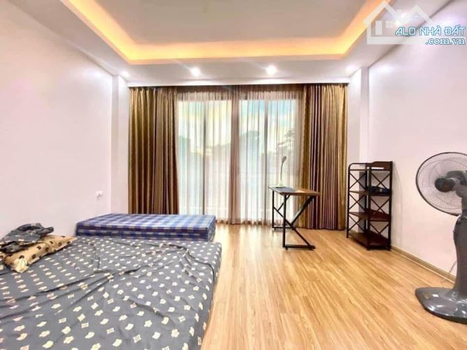 CẦU GIẤY – ÔTÔ VÀO NHÀ – PHÂN LÔ CÁN BỘ – 60M² – 7 TẦNG – MẶT TIỀN 6M – THANG MÁY – 12 TỶ - 4