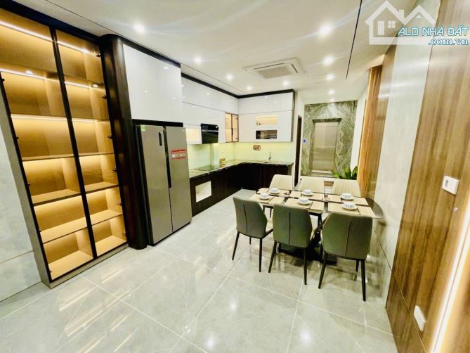 Bán Nhà Hoàng nhu Tiếp - Dân Xây 7 Tầng - Thang Máy - Full Nội Thất Gỗ - 4