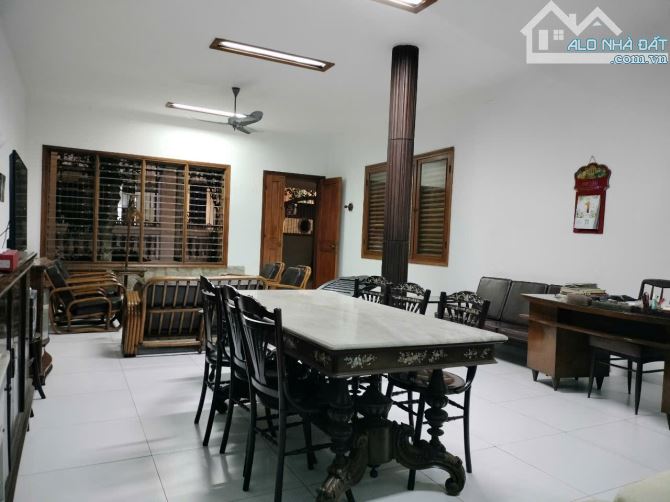 Gia đình đi định cư cần bán gấp nhà mặt tiền Thạch Thị Thanh P. Tân Định Quận 1 DT: 10x24m - 4